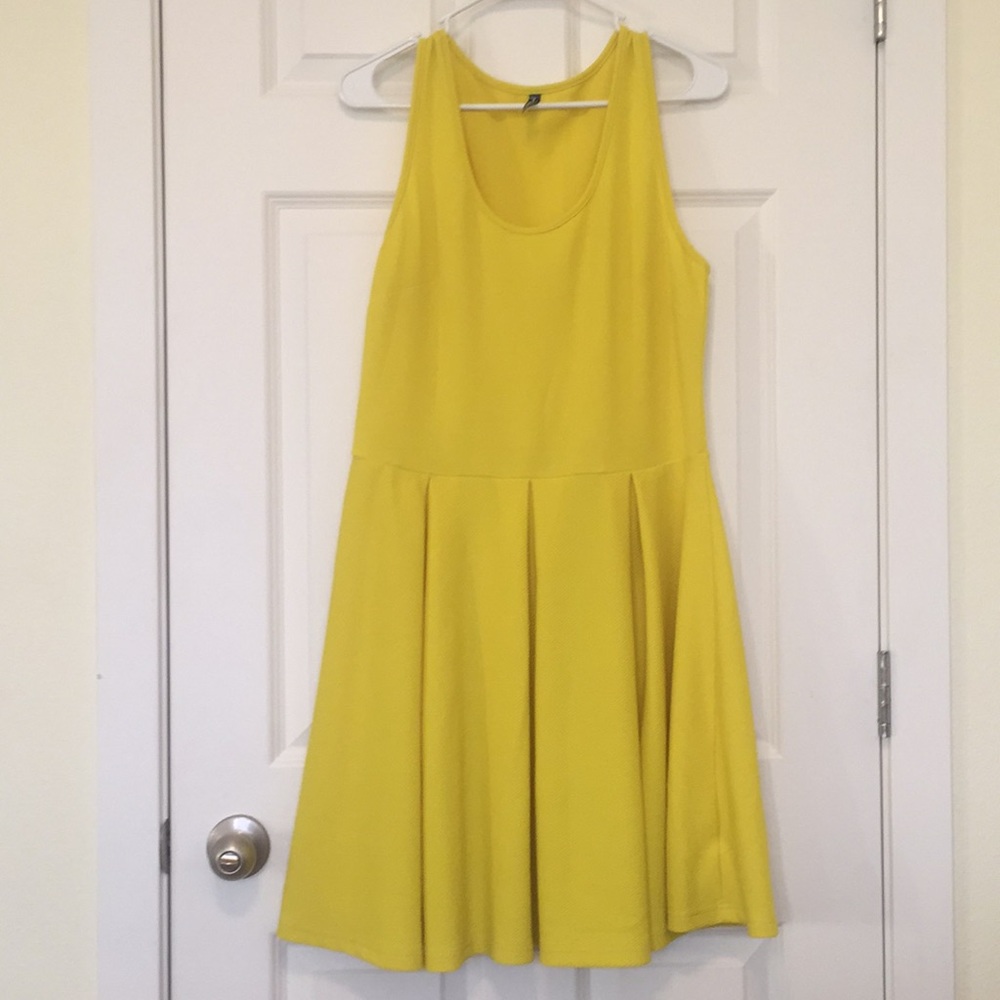 Super cute yellow sun dress